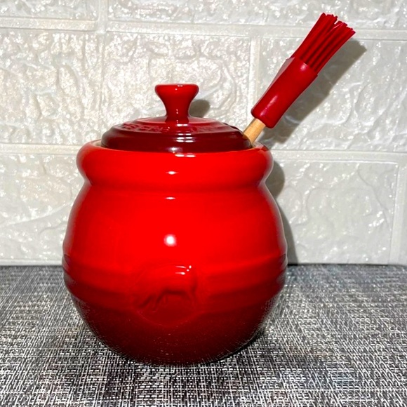 Le Creuset BBQ Pot with Silicone Brush
